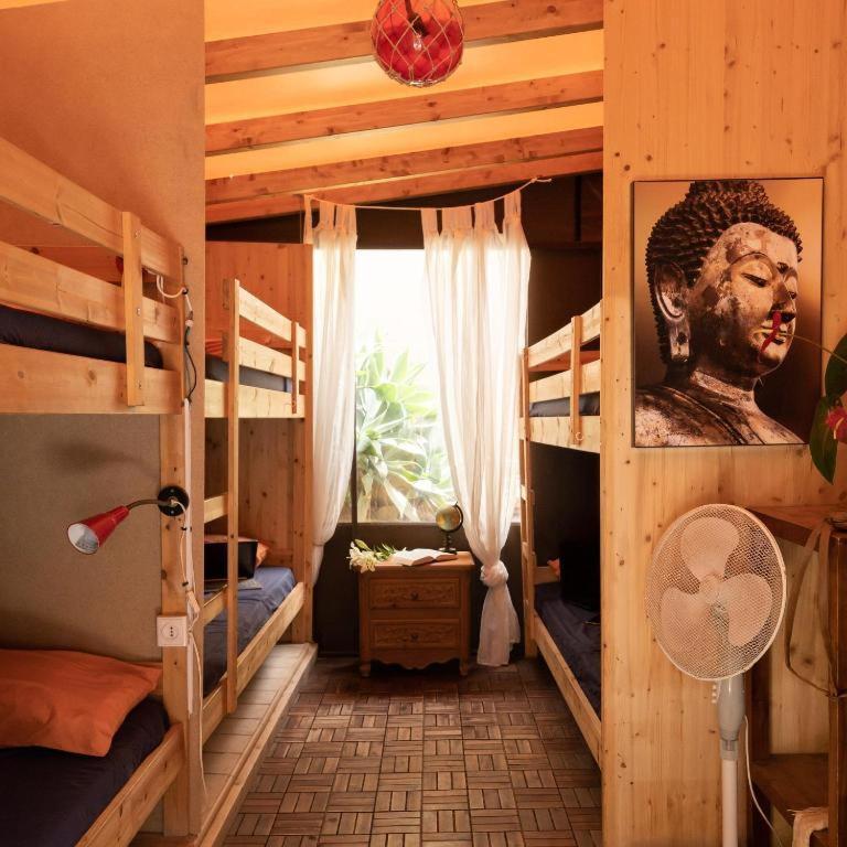 Hostel Los Amigos By Youroom La Mareta Екстериор снимка