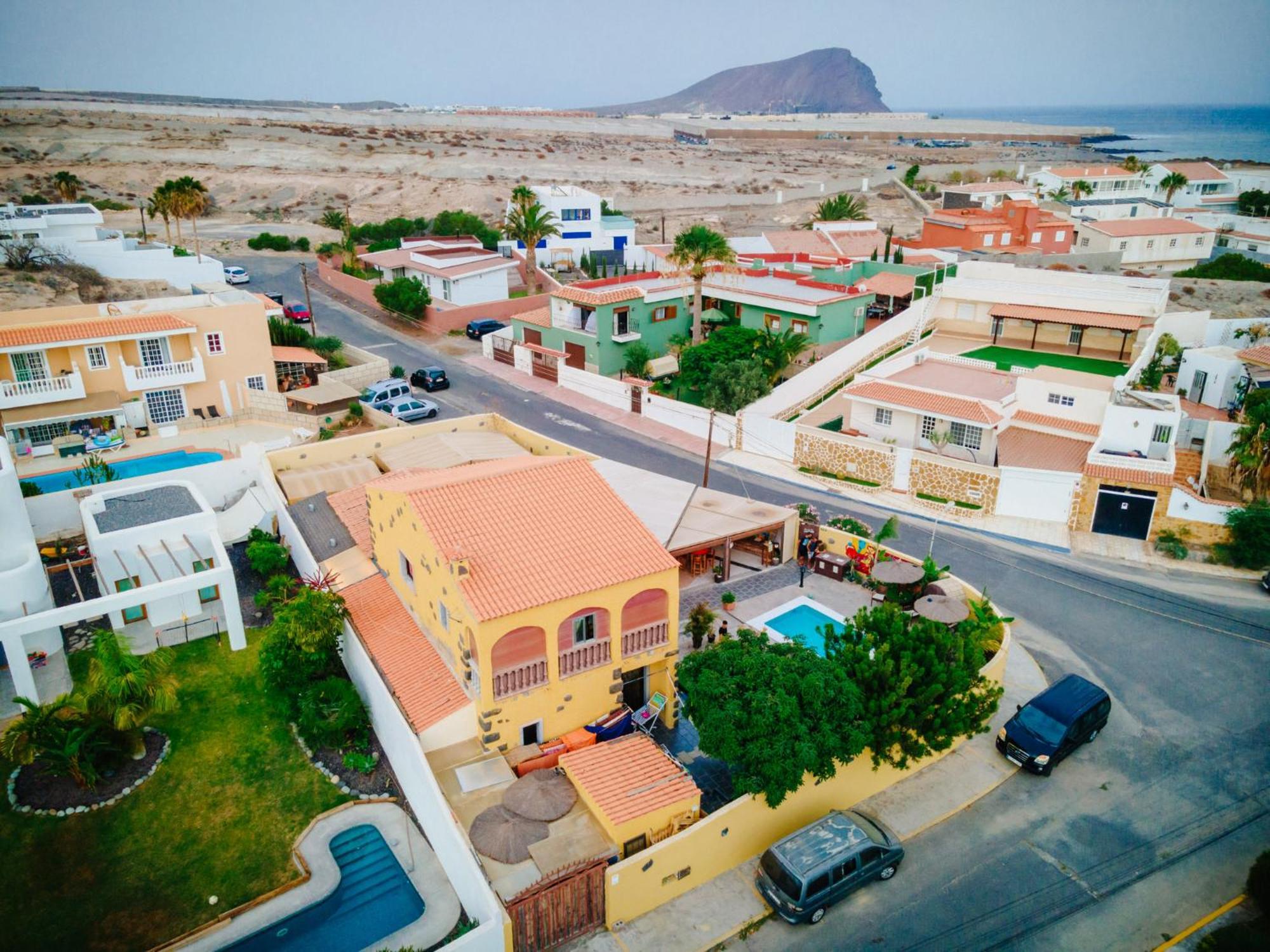 Hostel Los Amigos By Youroom La Mareta Екстериор снимка