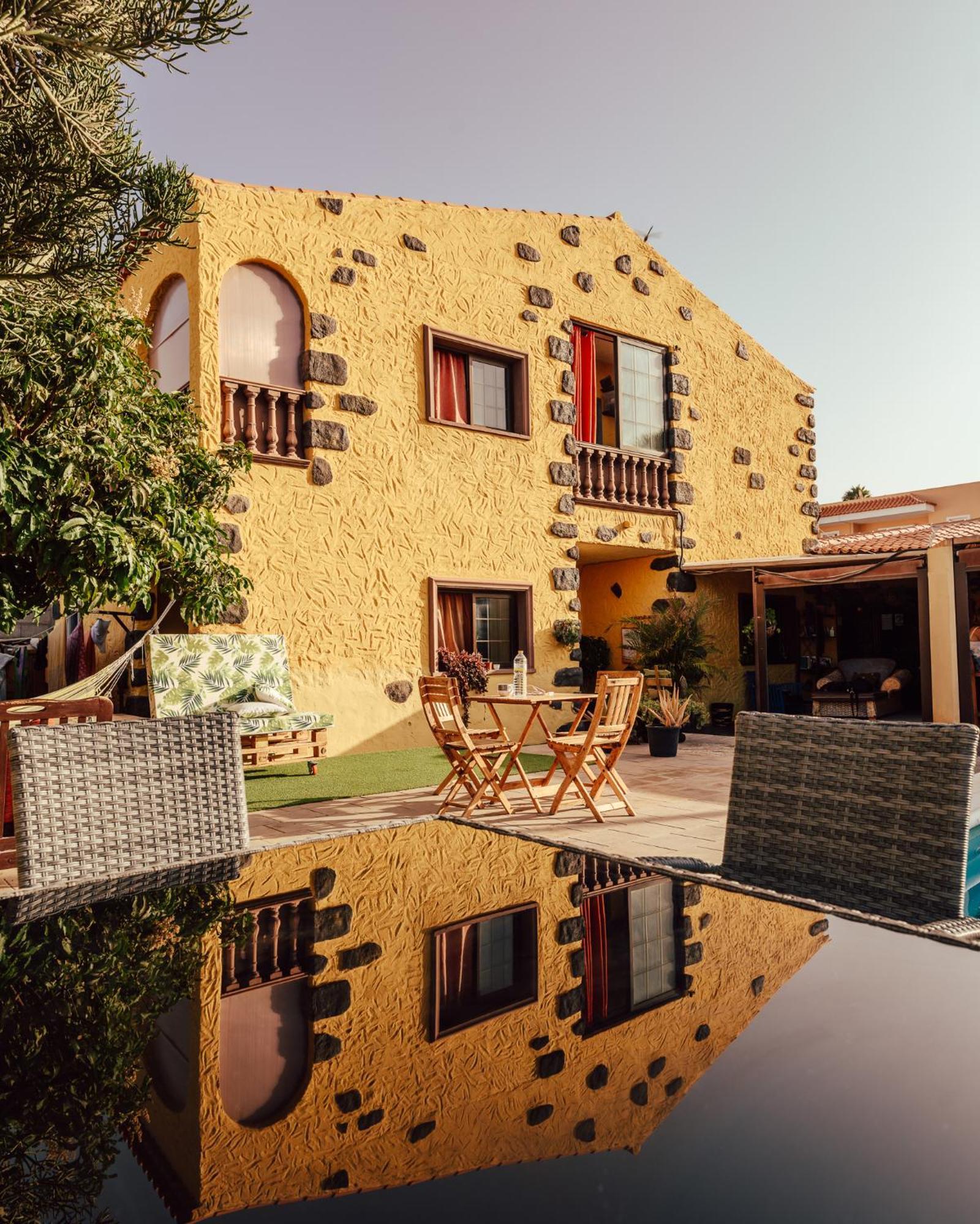 Hostel Los Amigos By Youroom La Mareta Екстериор снимка